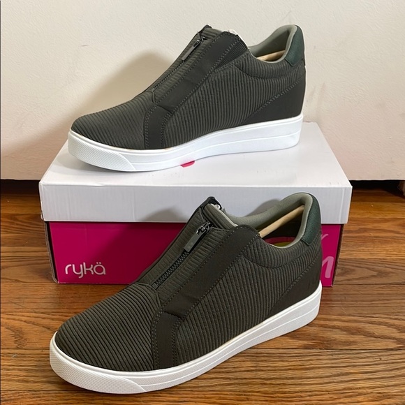 Ryka Vibe Knit Slip On Wedge Sneaker Alpine Green size 10M NWT - Picture 1 of 9